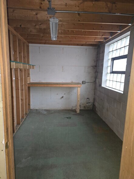 More Photos Of 102 Chetac Ave, Birchwood Industrial For Lease
