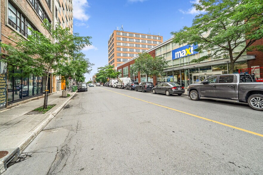 More Photos Of 71-81 Av Du Mont-Royal O, Montréal Office For Sale