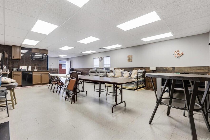 More Photos Of 20121 Interstate 30 S, Benton Religious Facility For Sale