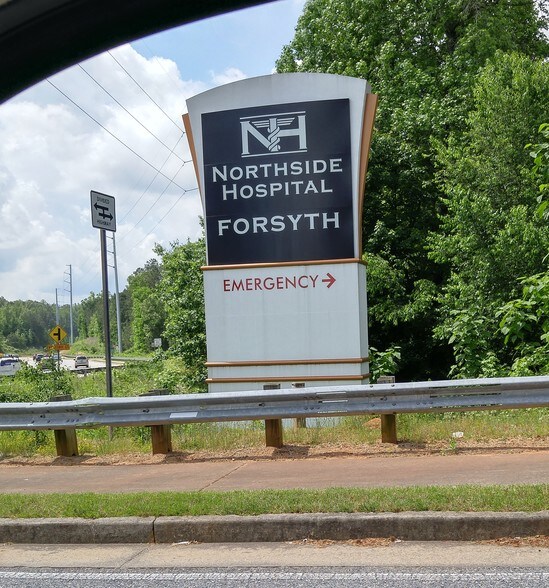 More Photos Of 1345 Ronald Reagan Blvd, Cumming Showroom For Sale