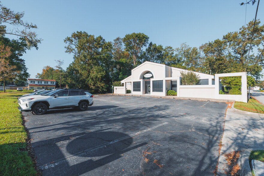 More Photos Of 815 E 68th St, Savannah Medical For Lease