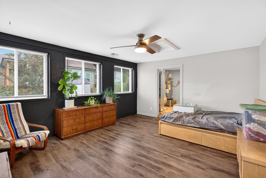 More Photos Of 332 S Howard Ave, Landrum Freestanding For Sale