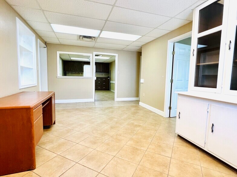 More Photos Of 4512 S Highway 35, Alvin Light Manufacturing For Lease