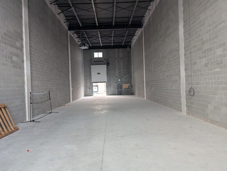 More Photos Of 135 Addison Hall Cir, Aurora Warehouse For Lease