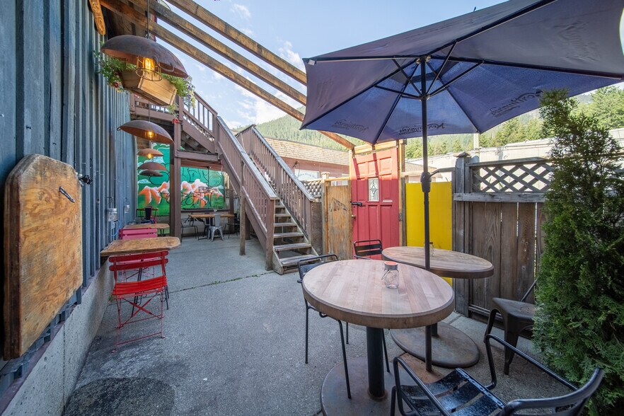 More Photos Of 7439 Frontier St, Pemberton Restaurant For Sale