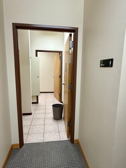 More Photos Of 120 Cole Ave, Pinedale Office For Sale
