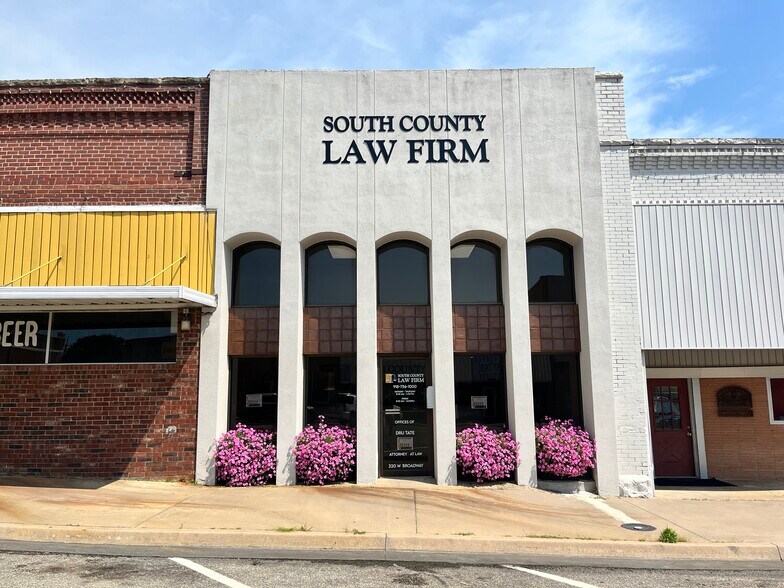 Primary Photo Of 320 W Broadway St, Okemah Office For Sale