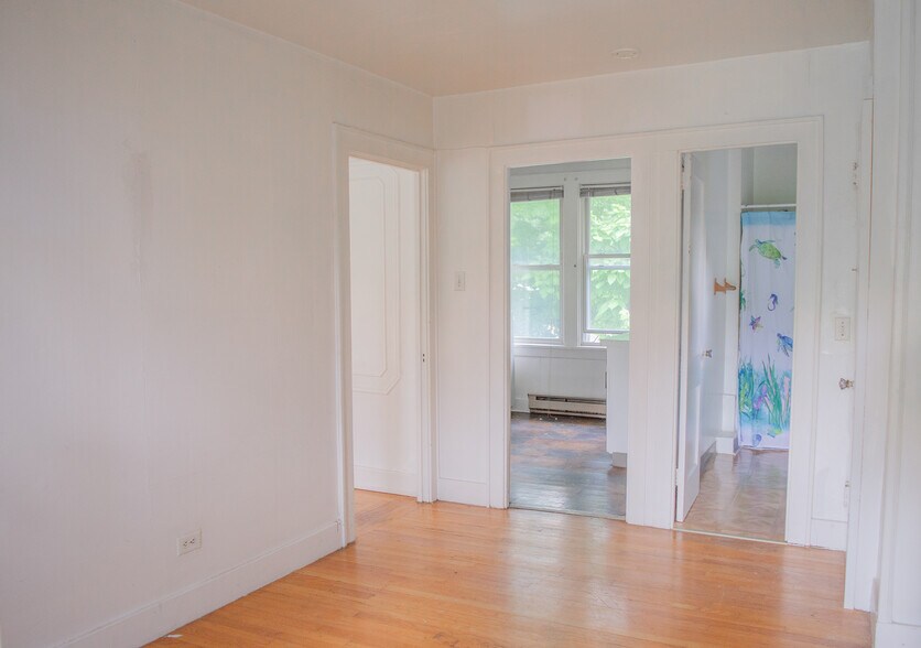 More Photos Of 1620 Columbia Tpke, Castleton On Hudson Storefront Retail Residential For Sale