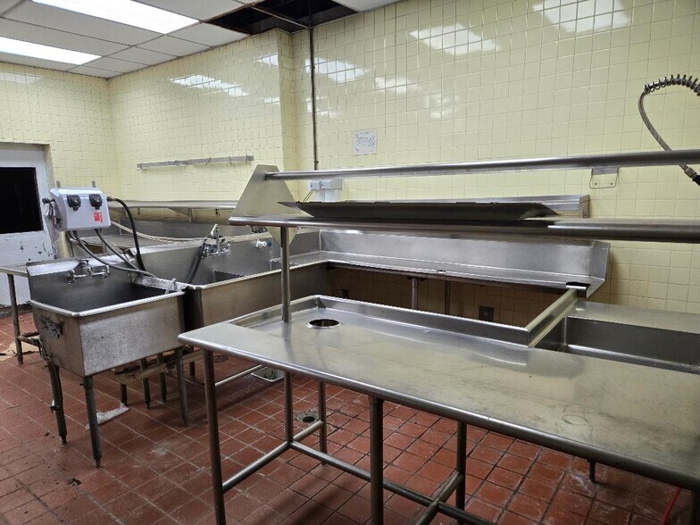 More Photos Of 2020 Country Club Ave NW, Huntsville Restaurant For Sale