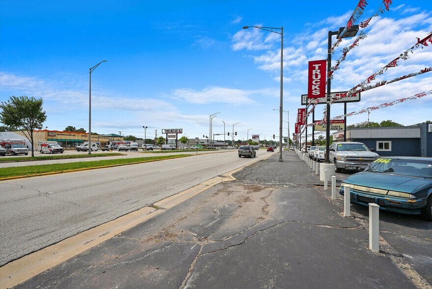 More Photos Of 2920 W 159th St, Markham Freestanding For Sale