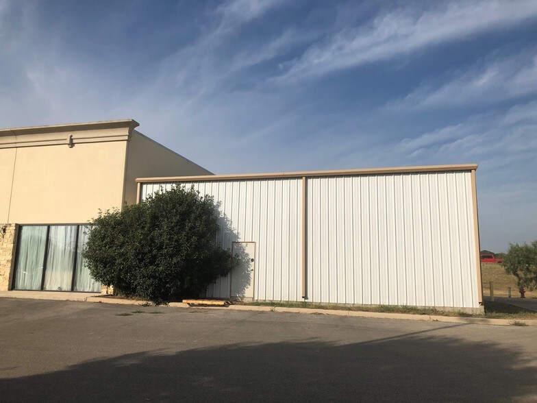 More Photos Of 15273 Interstate 35 N, Selma Freestanding For Lease