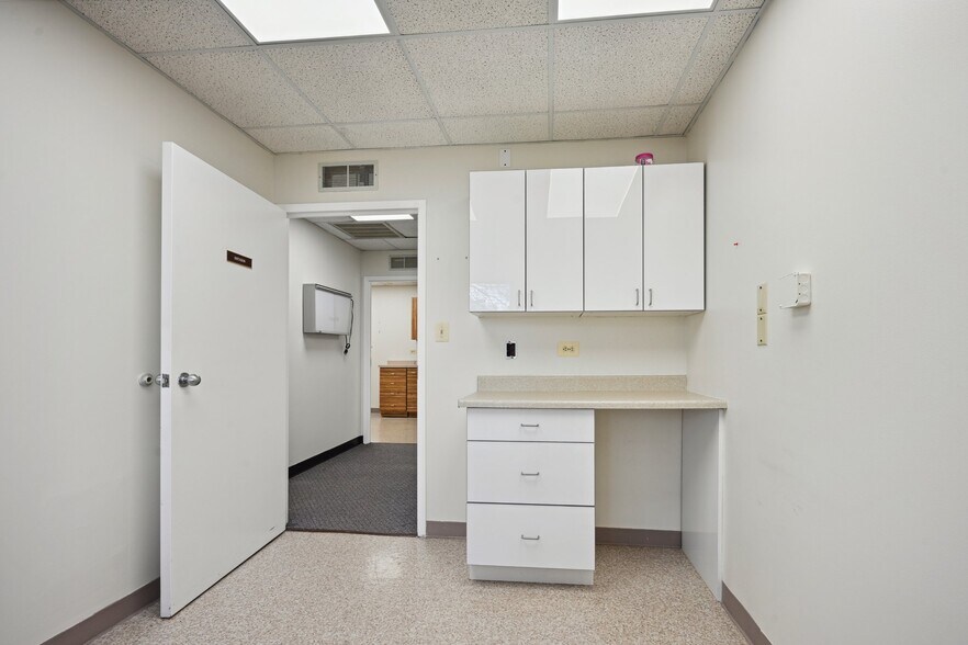More Photos Of 2117-2123 Klockner Rd, Trenton Medical For Sale