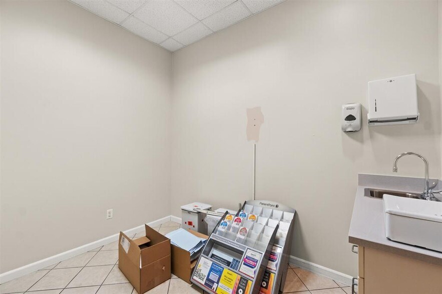 More Photos Of 391 Kennedy Blvd, Bayonne Medical For Sale