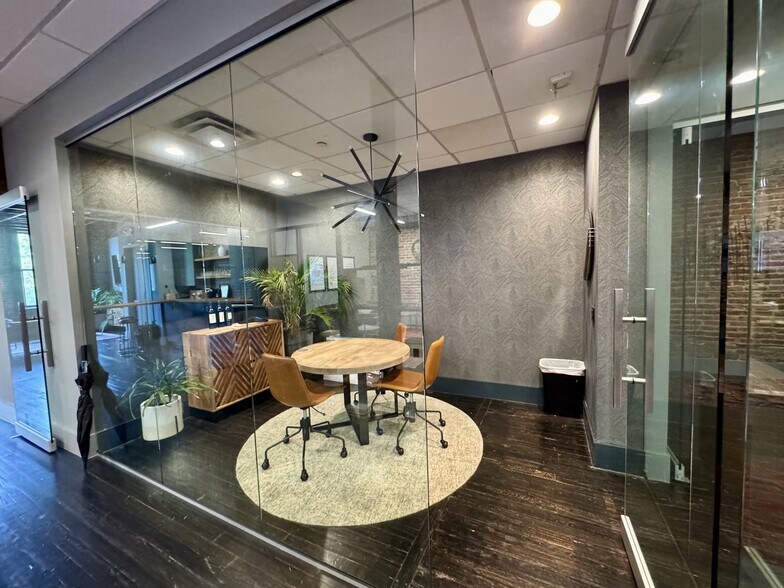 More Photos Of 215 E Main St, Lakeland Storefront For Lease
