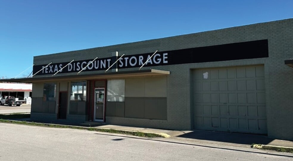 More Photos Of 142 N Evie St, Bartlett Showroom For Lease