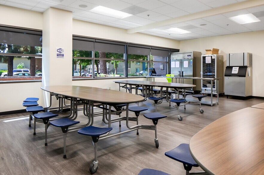 More Photos Of 601 S Lewis St, Orange Office For Sale