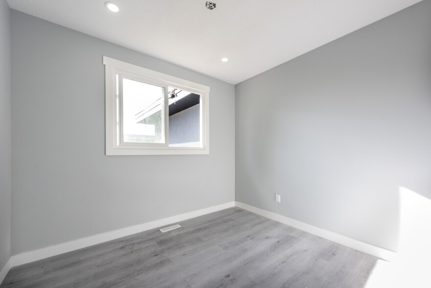 More Photos Of 808 Mcneill Rd NE, Calgary Apartments For Sale