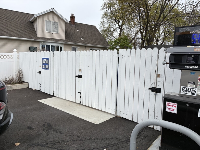 More Photos Of 281 Altamont Ave, Schenectady Service Station For Sale