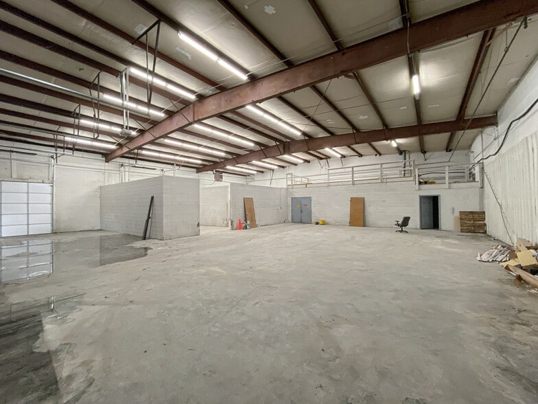 More Photos Of 8920 E Admiral Pl, Tulsa Freestanding For Lease