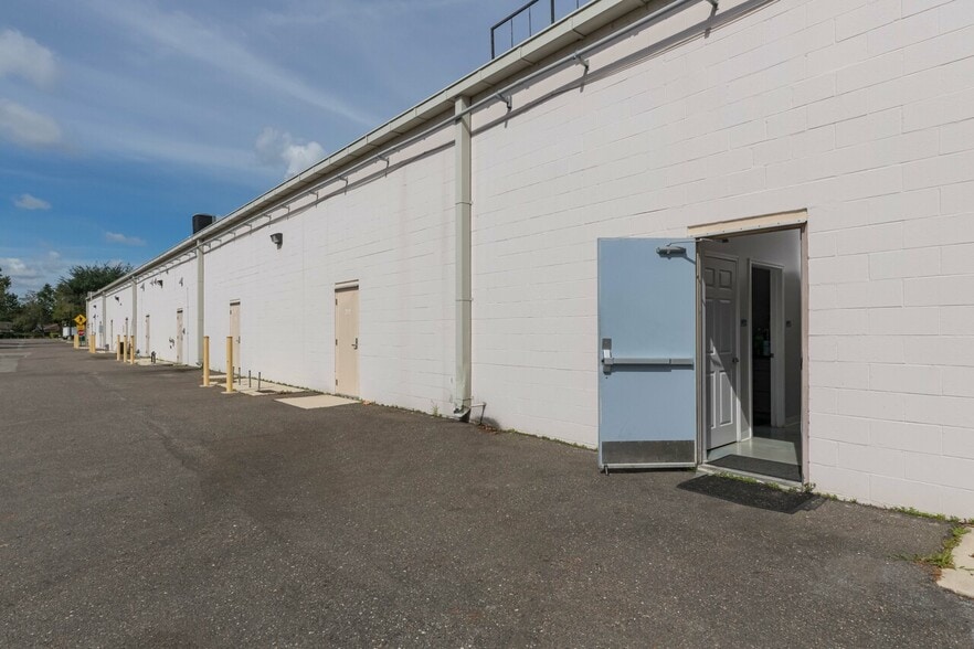 More Photos Of 2219 County Road 220, Middleburg General Retail For Sale