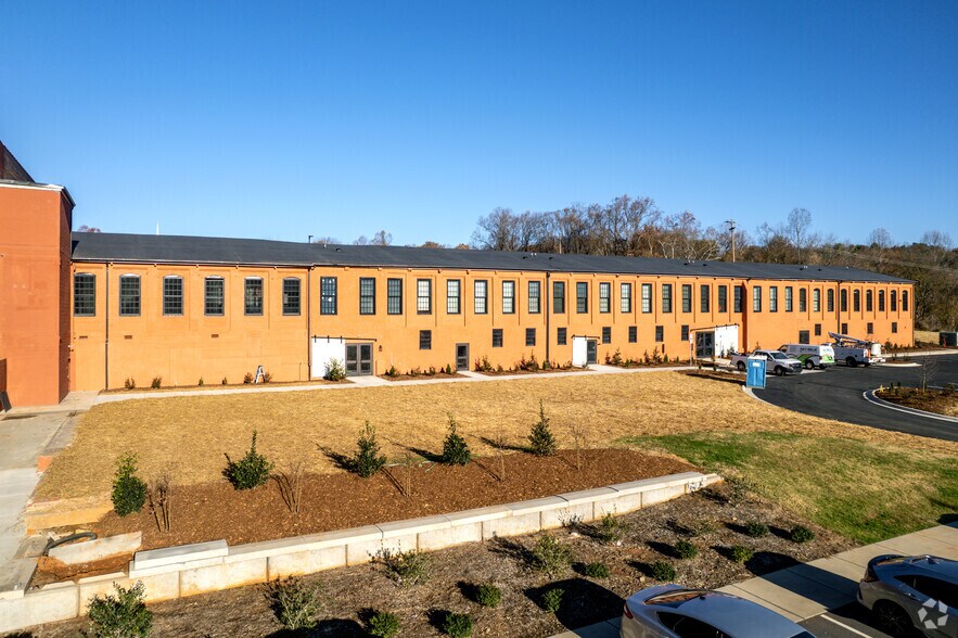 More Photos Of 109 E Fleming Dr, Morganton Apartments For Lease