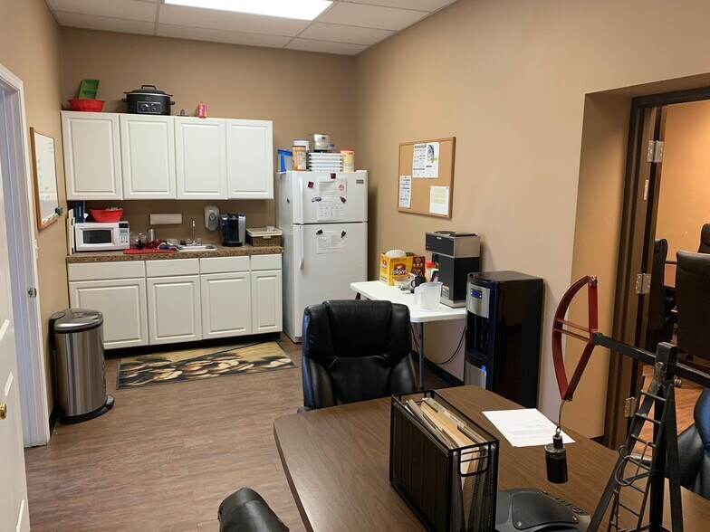 More Photos Of 8005 W Industrial Ave, Midland Warehouse For Lease