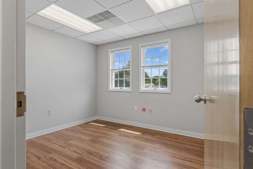 More Photos Of 320 Phillips St, North Kingstown Medical For Sale