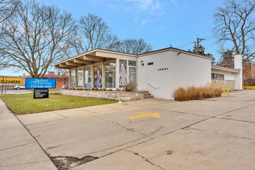 Primary Photo Of 10601 S Western Ave, Chicago Freestanding For Sale