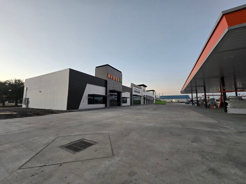 More Photos Of 3210 S Texas 6, Houston General Retail For Sale