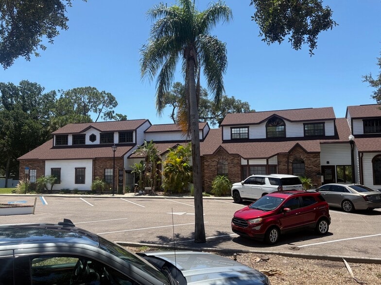 More Photos Of 6105 Memorial Hwy, Tampa Office For Lease