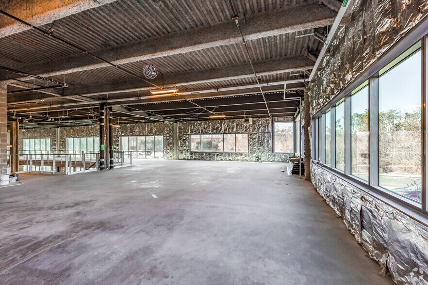 More Photos Of 22365 Broderick Dr, Sterling Medical For Lease