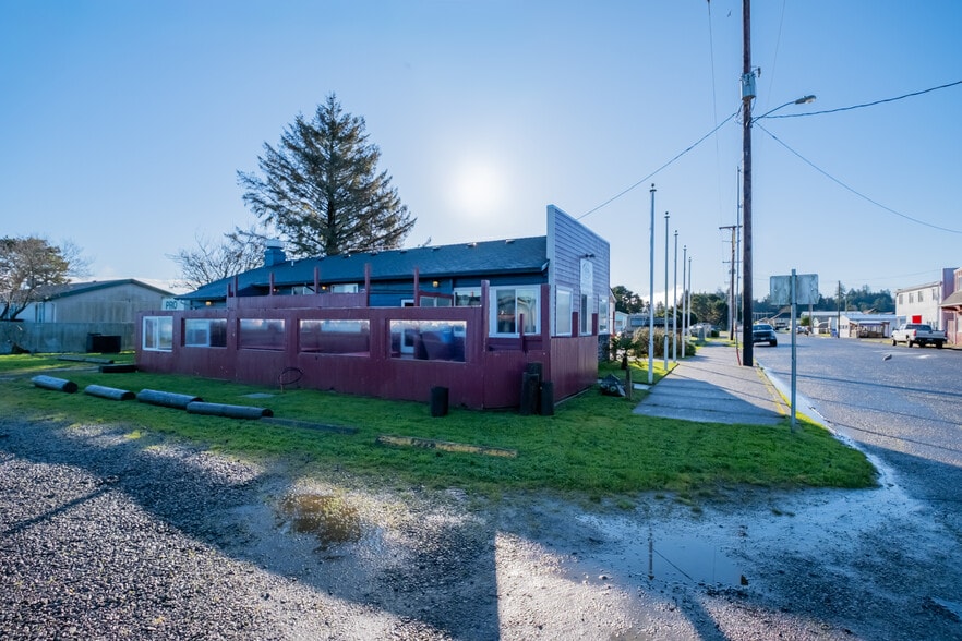 More Photos Of 1185 NE Mill St, Waldport Flex For Sale