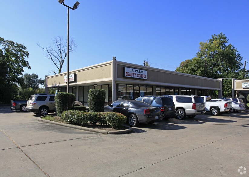 More Photos Of 9820-9930 Windmill Lakes, Houston Unknown For Lease