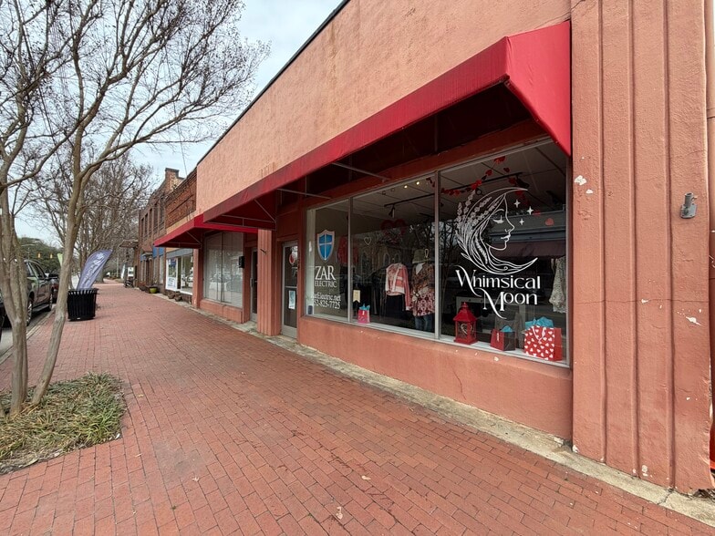 Primary Photo Of 124 N Main St, Warrenton Restaurant For Lease