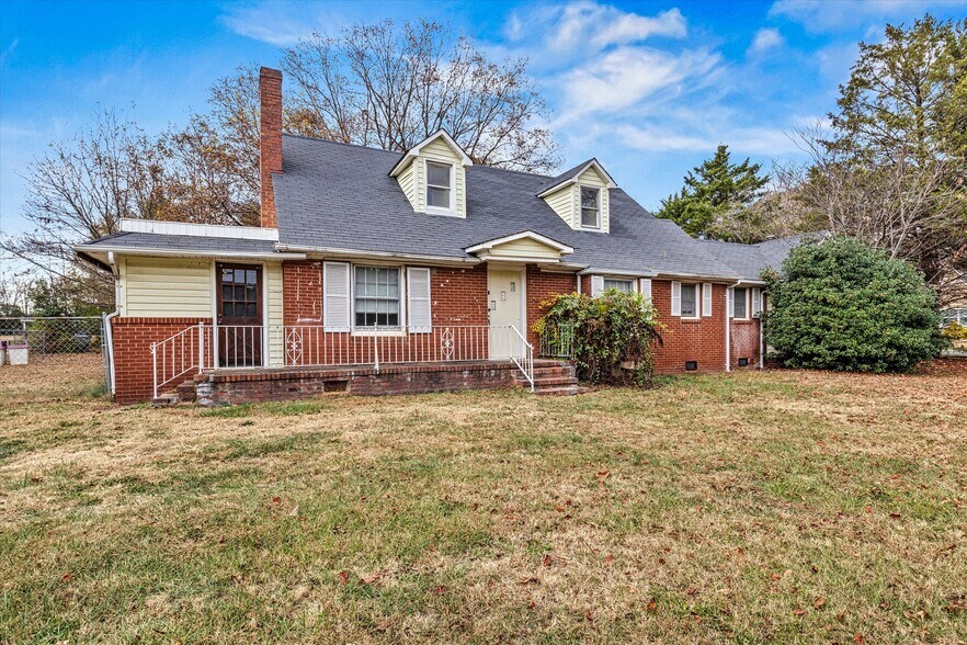 More Photos Of 1190 S NC 16 Business Hwy, Stanley Flex For Sale