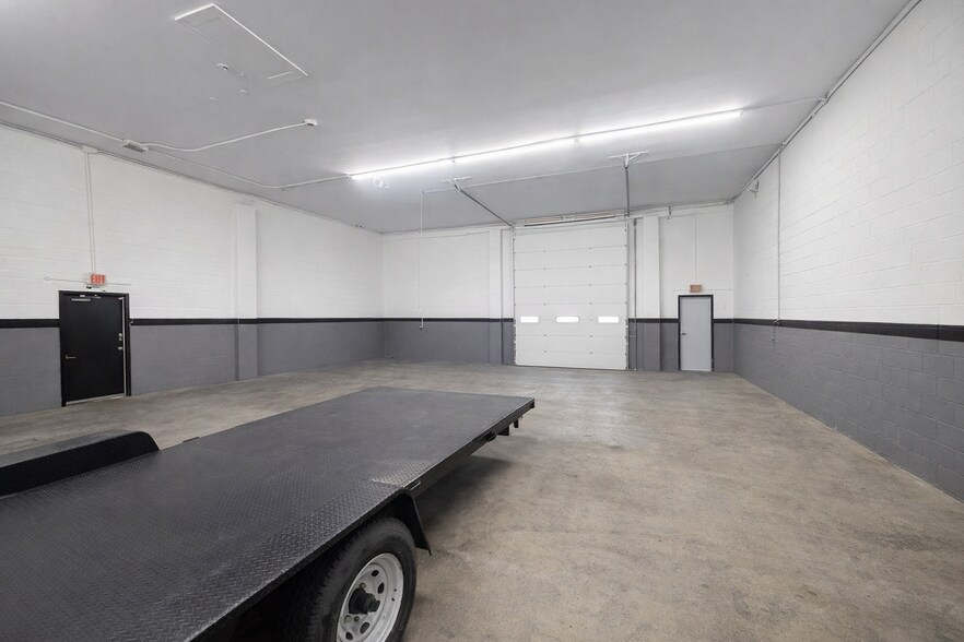 More Photos Of 407 Meco Dr, Wilmington Warehouse For Lease