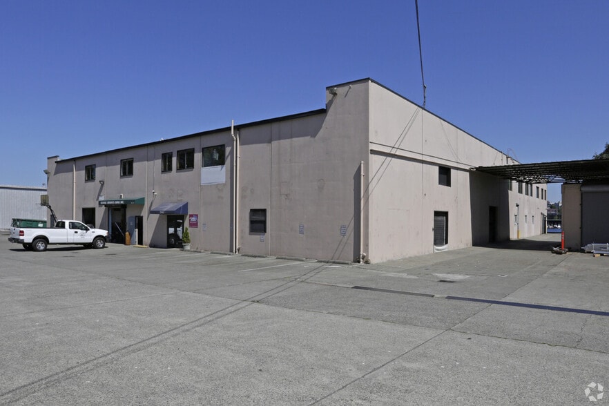 More Photos Of 2440 W Commodore Way, Seattle Manufacturing For Lease