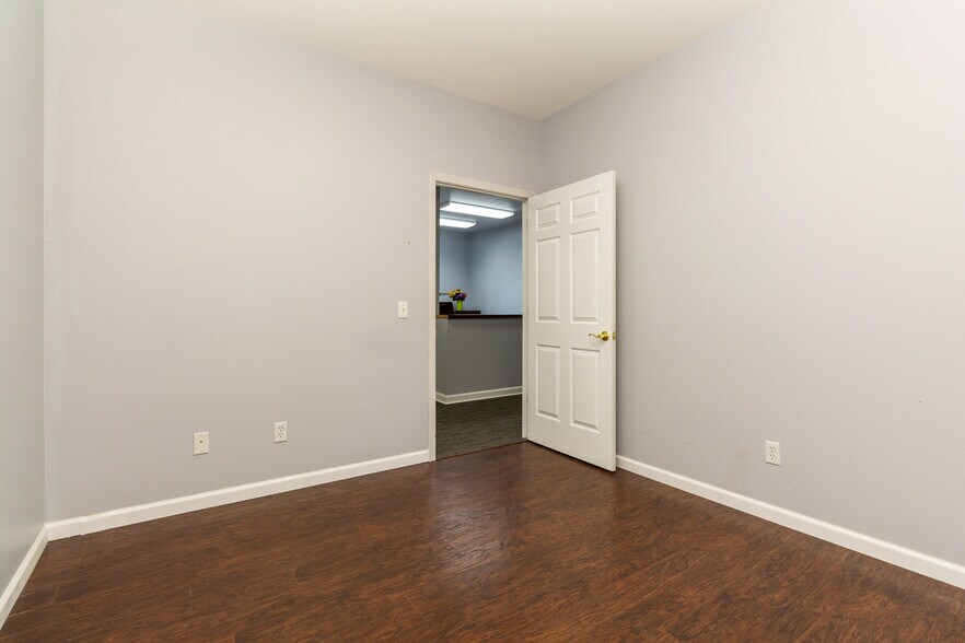 More Photos Of 208 W Highland Rd, Highland Medical For Sale