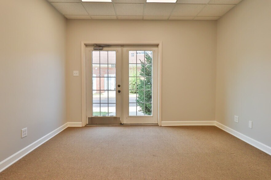 More Photos Of 4701-4731 W Midlothian Tpke, Crestwood Office For Sale