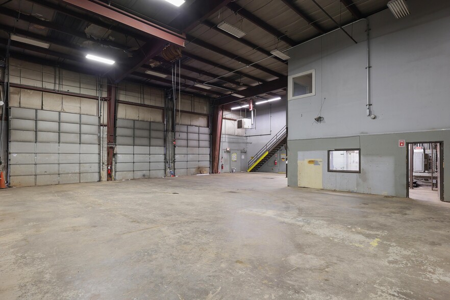 More Photos Of 49 W Ferris St, East Brunswick Truck Terminal For Lease