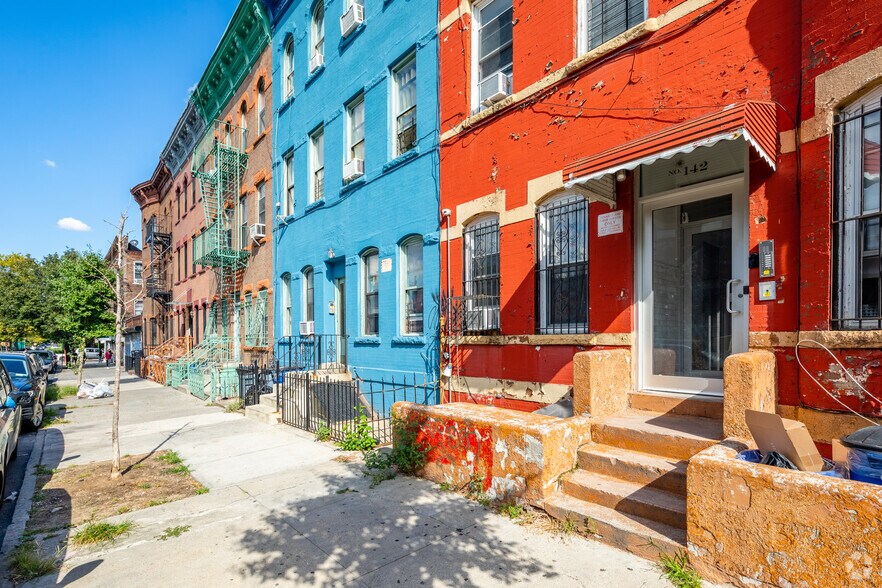 More Photos Of 142 Grove St, Brooklyn Apartments For Sale
