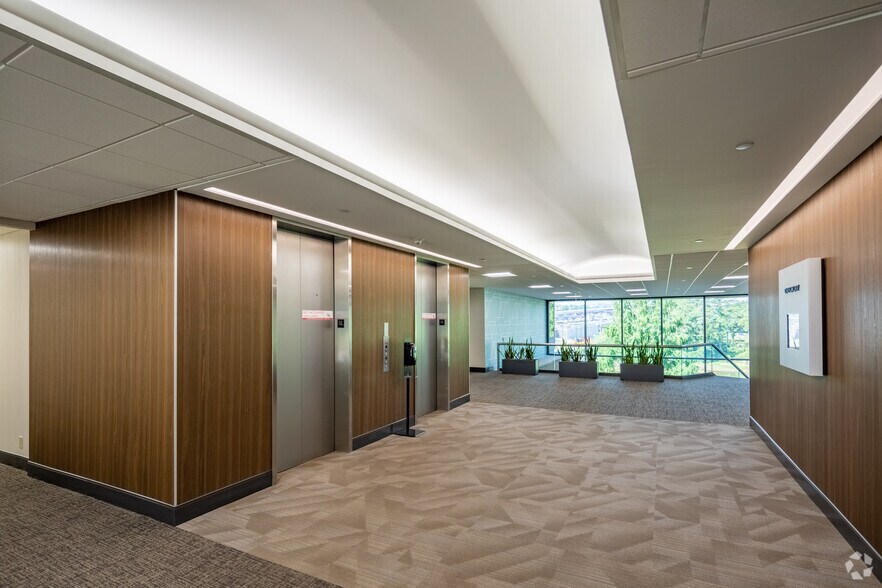 More Photos Of 5901 Peachtree Dunwoody Rd NE, Atlanta Unknown For Lease