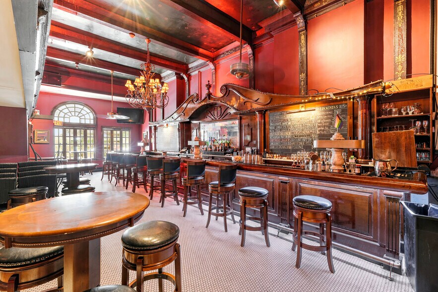 More Photos Of 1123 Walnut St, Philadelphia Bar For Sale