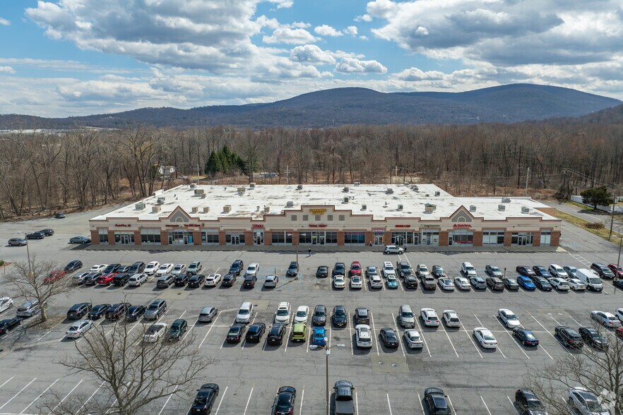 More Photos Of 982-986 Main St, Fishkill Unknown For Lease