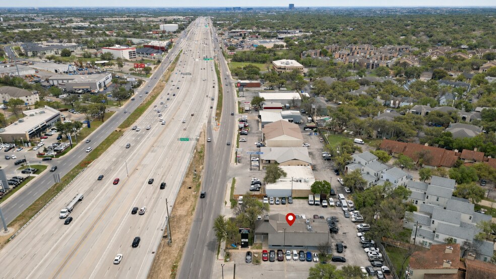 More Photos Of 13038 Research Blvd, Austin Freestanding For Lease