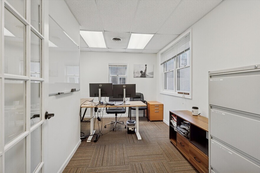 More Photos Of 18 W Evergreen Ave, Philadelphia Office Residential For Sale