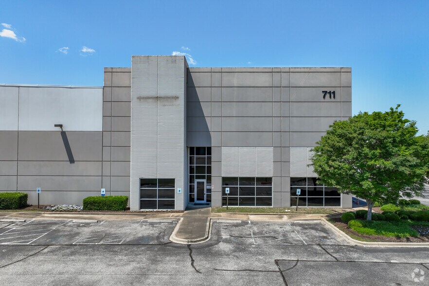 More Photos Of 711-715 Venture Dr, Southaven Distribution For Lease