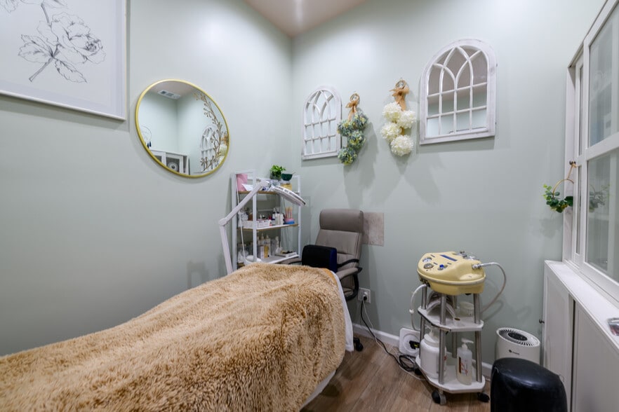 More Photos Of 5318-5320 Laurel Canyon Blvd, North Hollywood Loft Creative Space For Sale