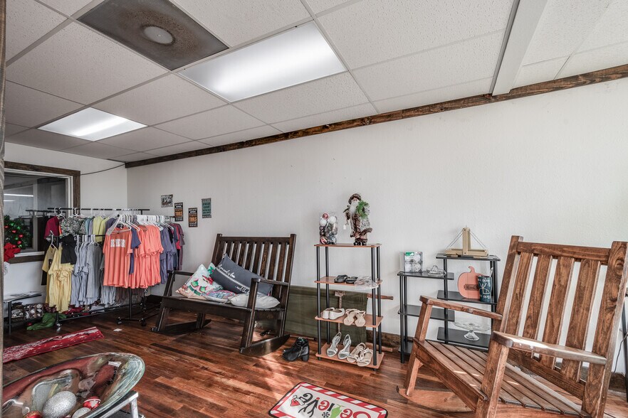 More Photos Of 318 N Washington Ave, Livingston General Retail For Sale