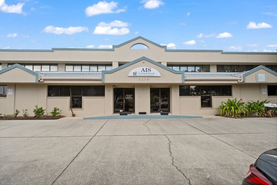 More Photos Of 2239 15th St, Sarasota Warehouse For Sale